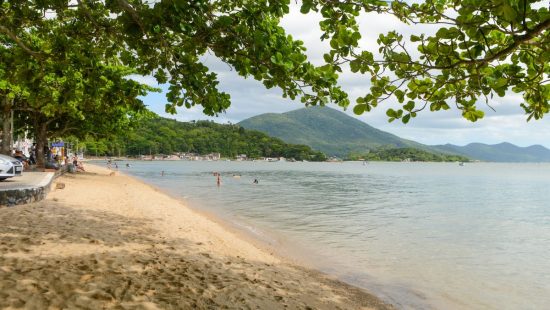 Curtir a infraestrutura da Praia Alegre - inspiração 2