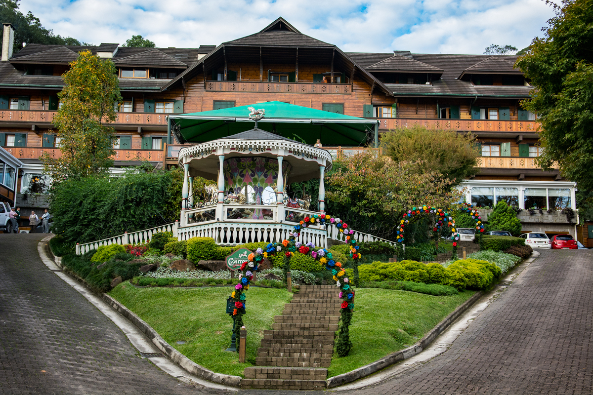Imersão na Natureza: O Contraste Verde dos Bairros de Gramado - inspiração 1