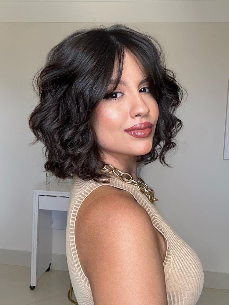 Chanel de Bico Longo com Pontas Marcadas: Sofisticação Renovada - inspiração 2