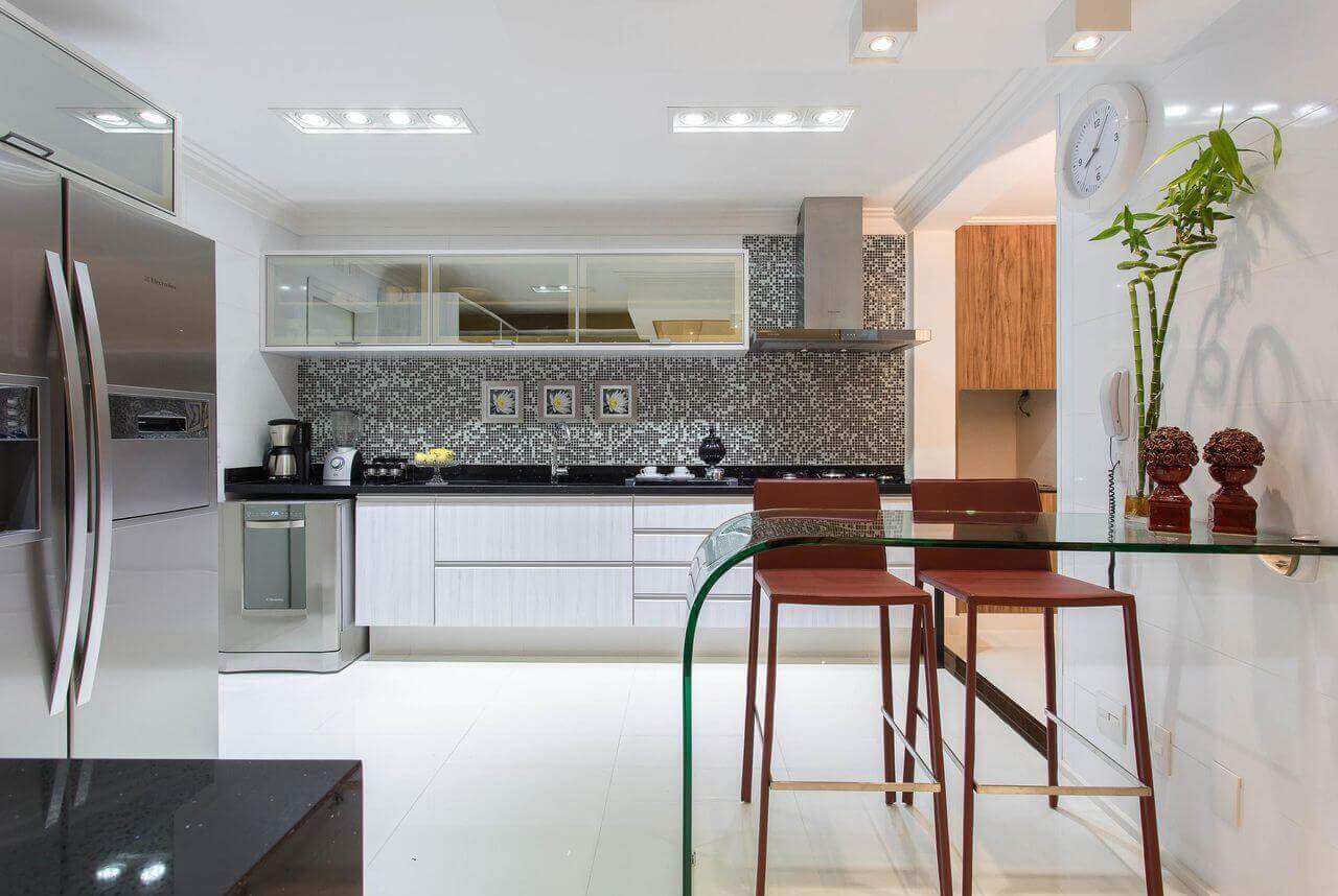 Armário Aéreo de Vidro Transparente: O Clássico que Amplia e Clareia - inspiração 1