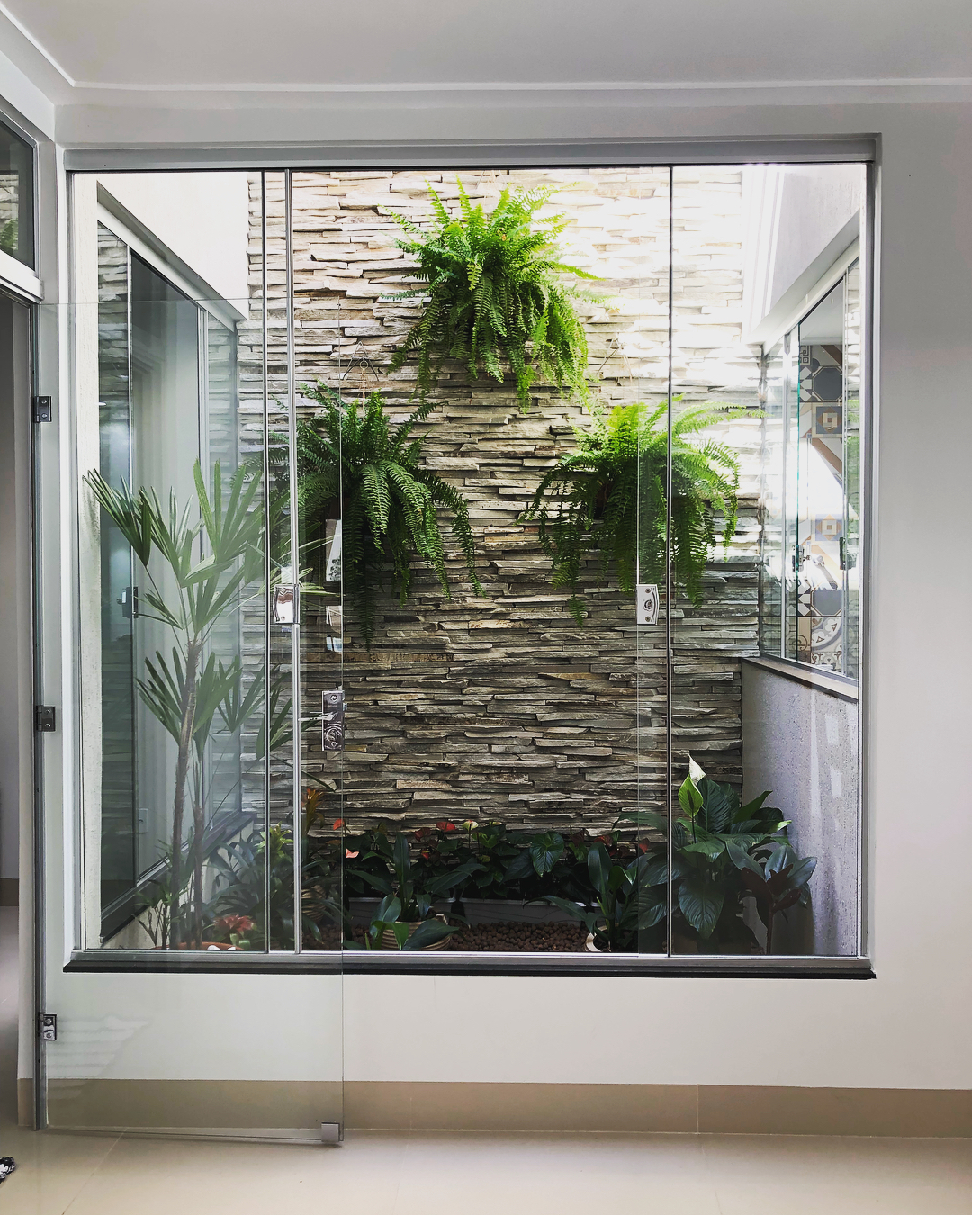 Sala Pequena? Sem Problema: Soluções Inteligentes para Jardins de Inverno Compactos - inspiração 1