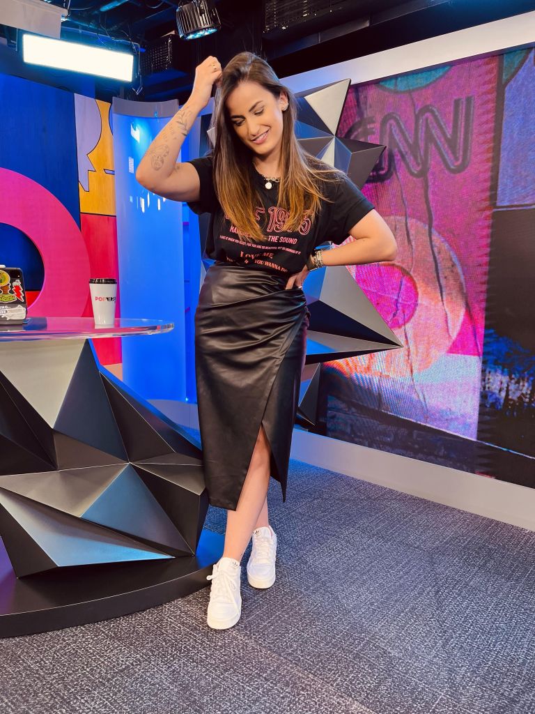 Tecidos Leves e Tênis Branco: Fluidez para Dias Quentes - inspiração 2