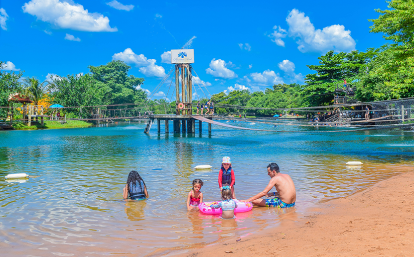 Praia da Figueira: Relaxamento e Lazer em um Cenário Paradisíaco - inspiração 1
