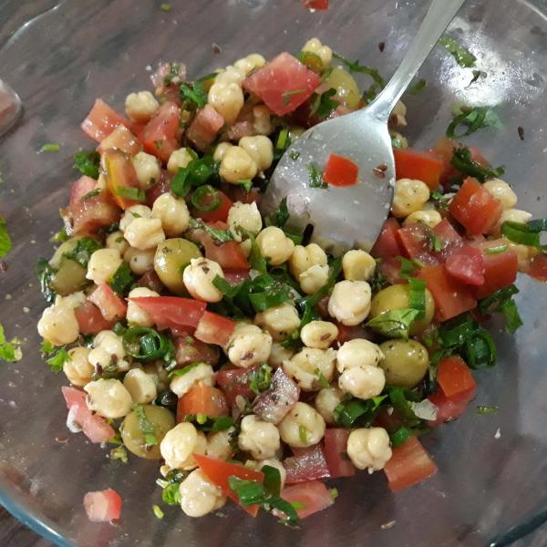 O Toque Final: Ervas Frescas e Um Molho Caseiro Delicioso - inspiração 1