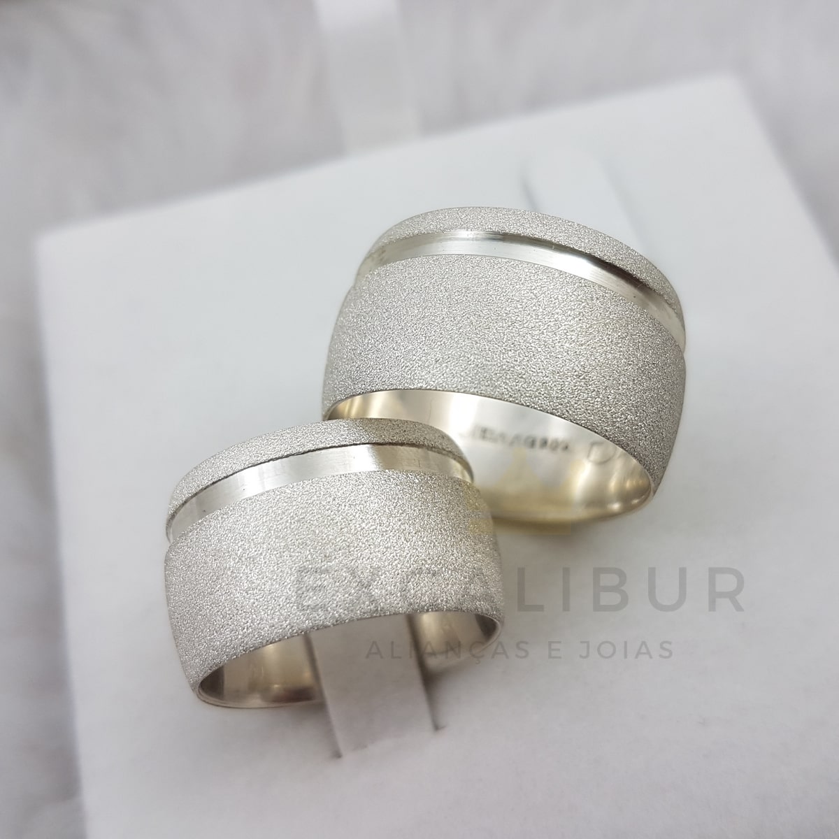 Aliança grossa ouro 18k