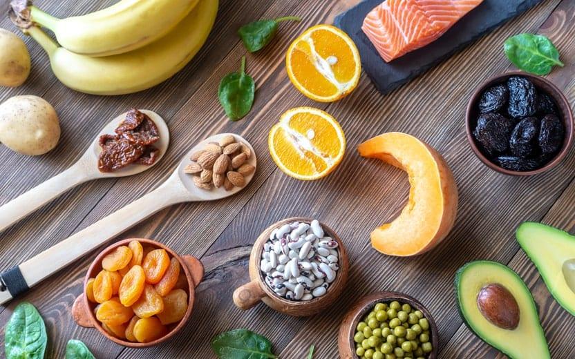 Guia Completo: Alimentos que Aumentam a Pressão Arterial