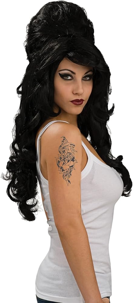 Como recriar o icônico penteado beehive de Amy Winehouse