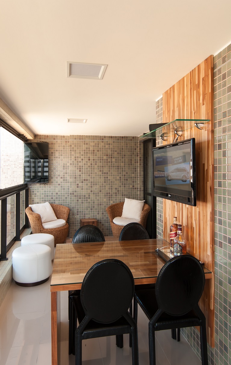 área gourmet externa com piscina e tv