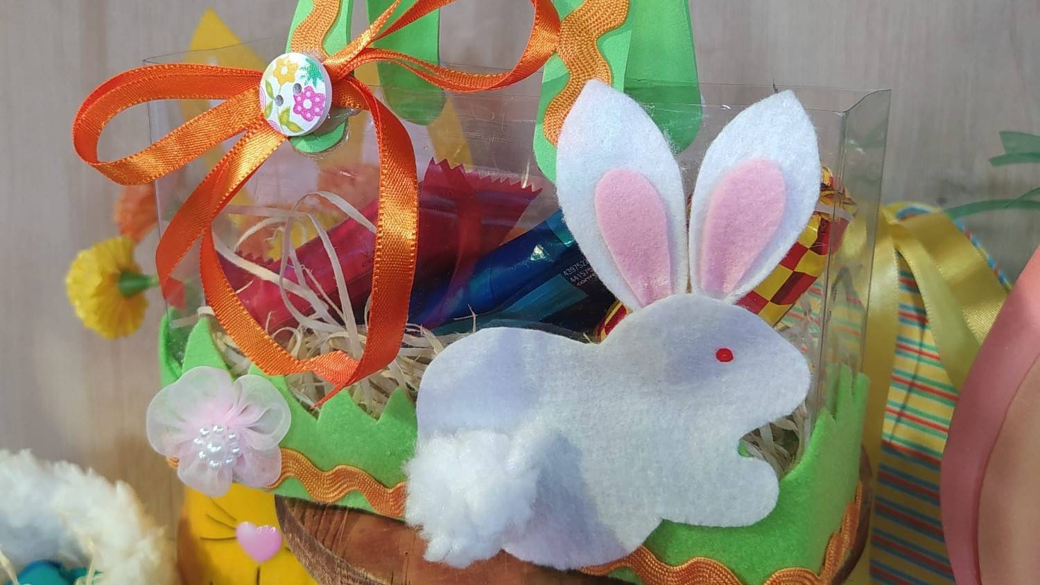 Como fazer coelhinho porta-doces de garrafa PET