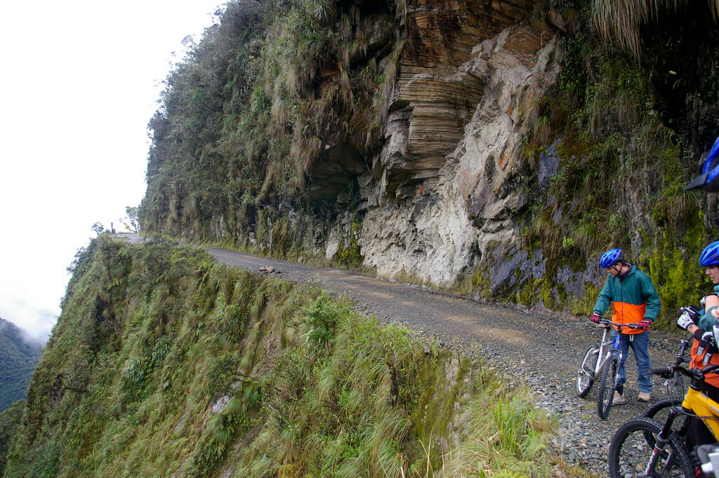 Guia de Segurança para Dirigir em Estradas Perigosas