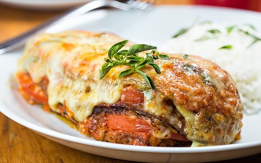 berinjela à parmegiana vegetariana crocante