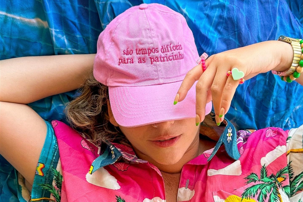 boné estiloso branco