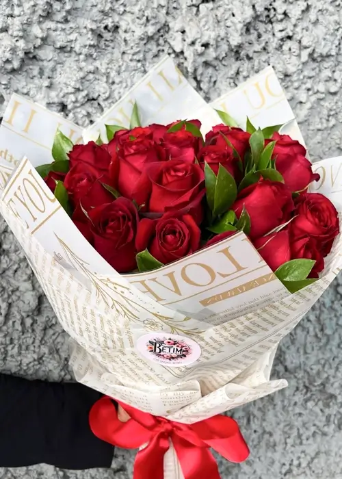 buquê vermelho com 100 rosas