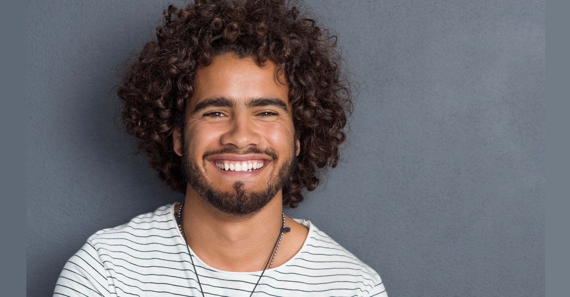 corte degradê cabelo cacheado masculino