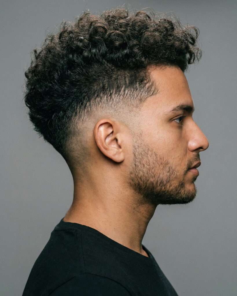 cabelo cacheado masculino 2025