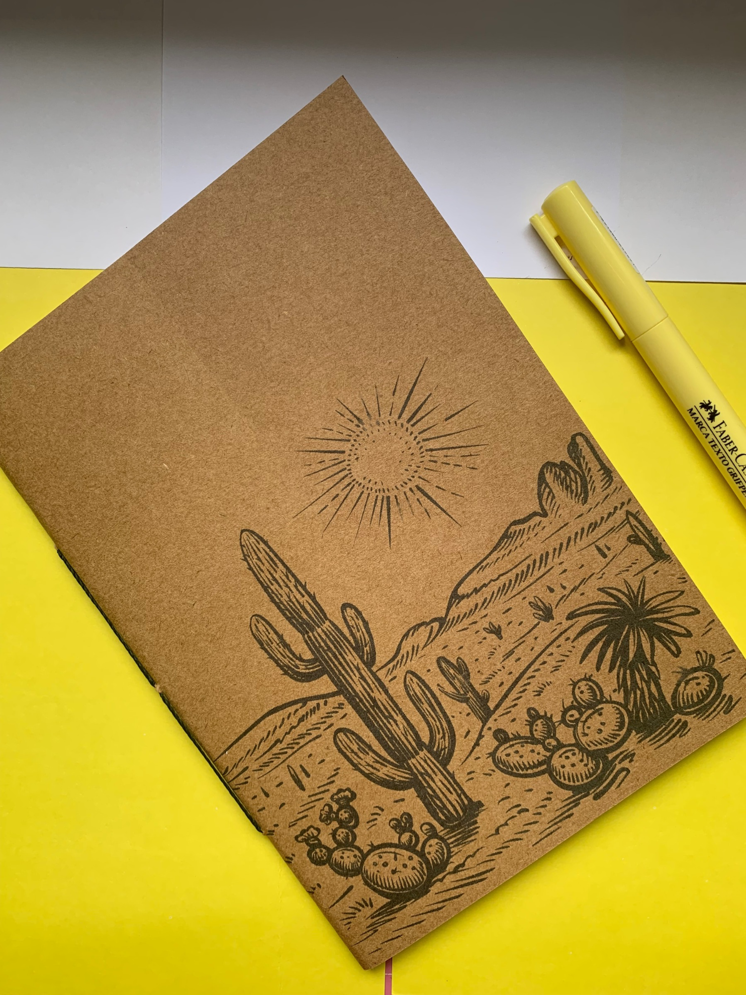 Caderno artesanal com costura copta