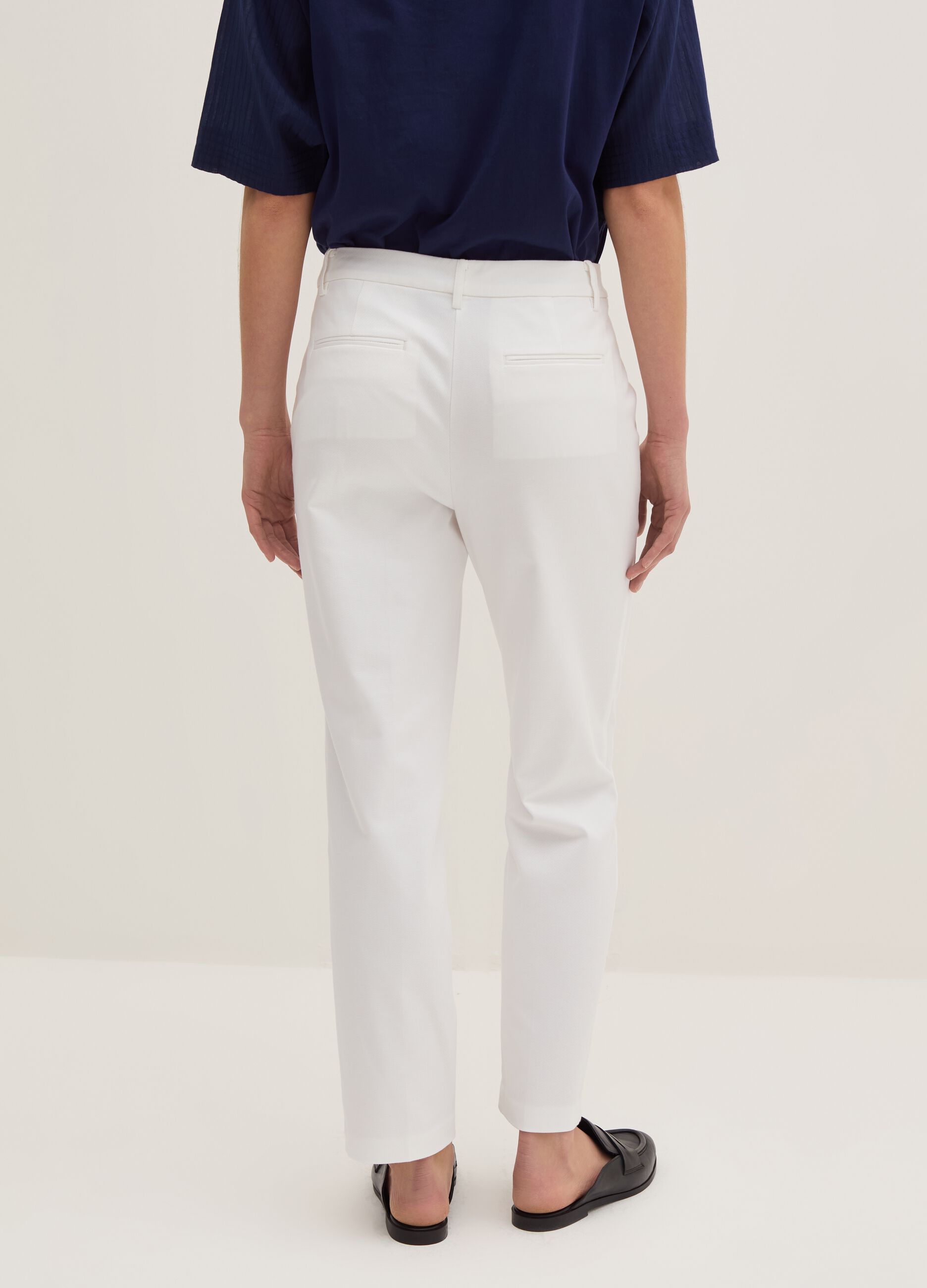 5 looks estilosos com calça cigarrete para o trabalho
