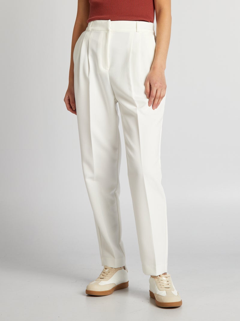Calça cigarrete vs. calça skinny: qual a diferença?