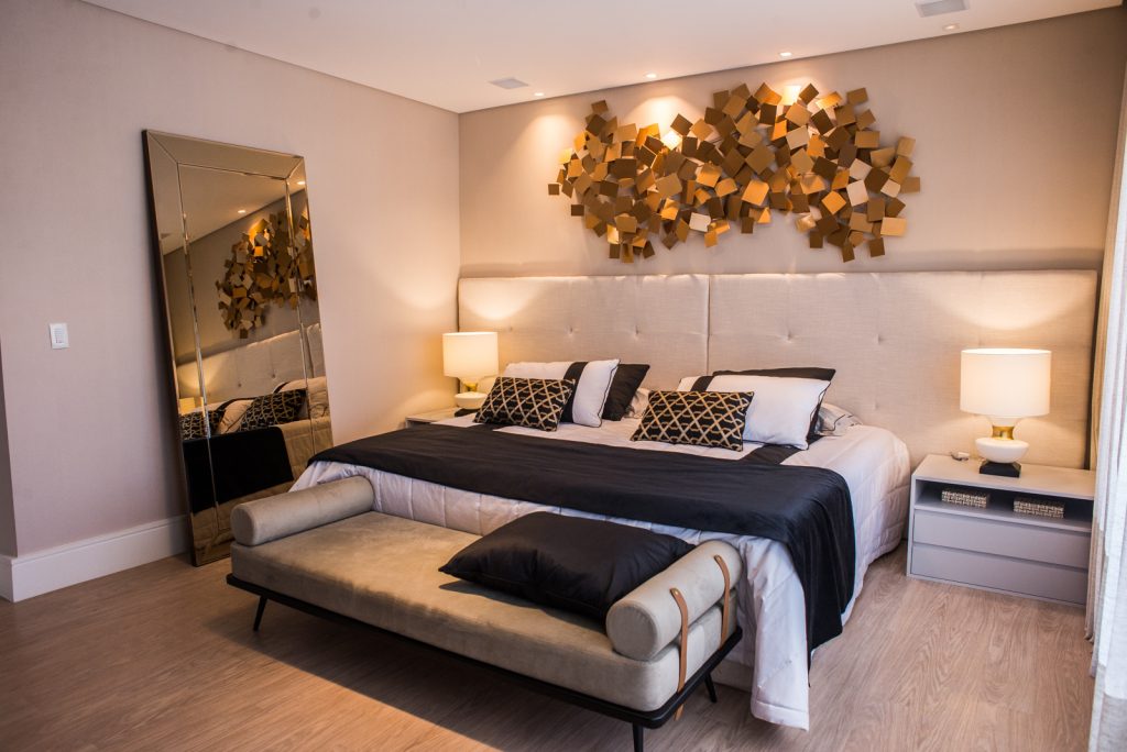 cabeceira de cama planejada com nichos