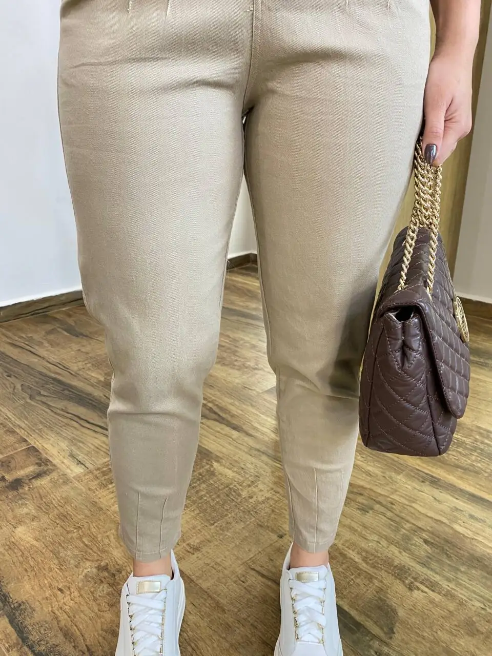 calça bege feminina