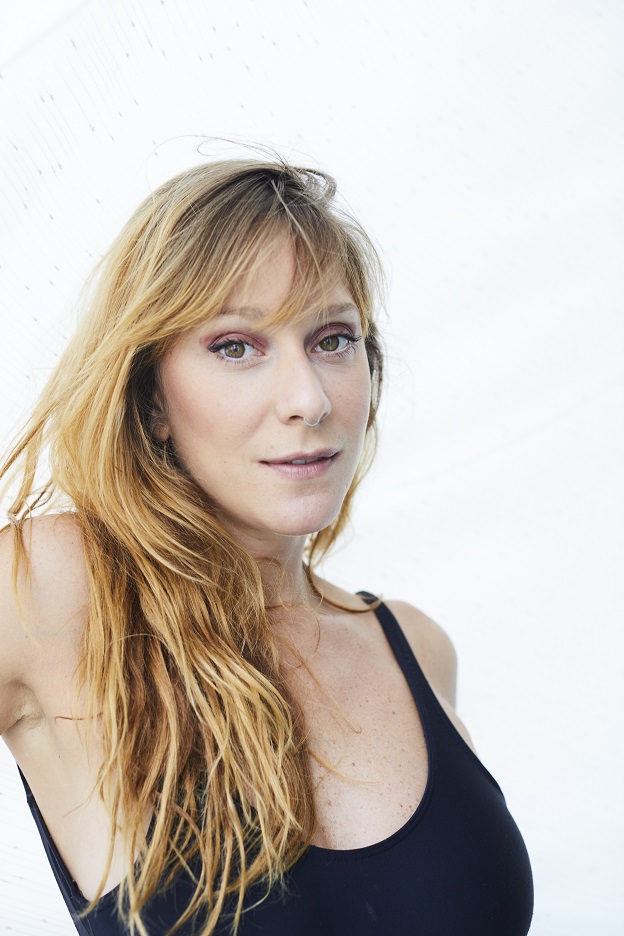 Entrevista exclusiva com Caroline Abras sobre 'Raul Seixas: Eu Sou'