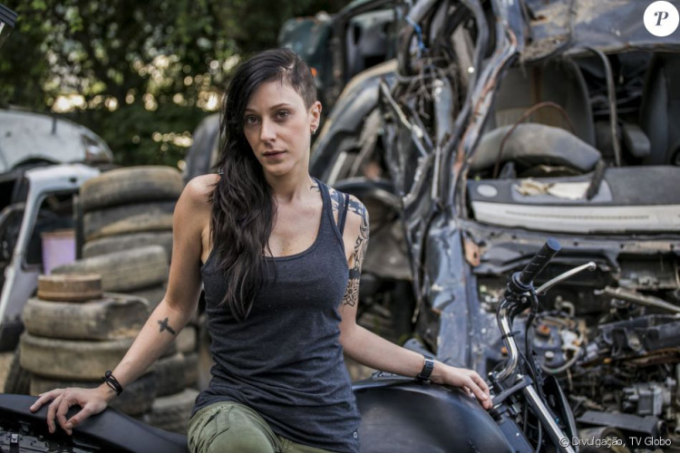 Os prêmios que consagraram Caroline Abras no cinema brasileiro