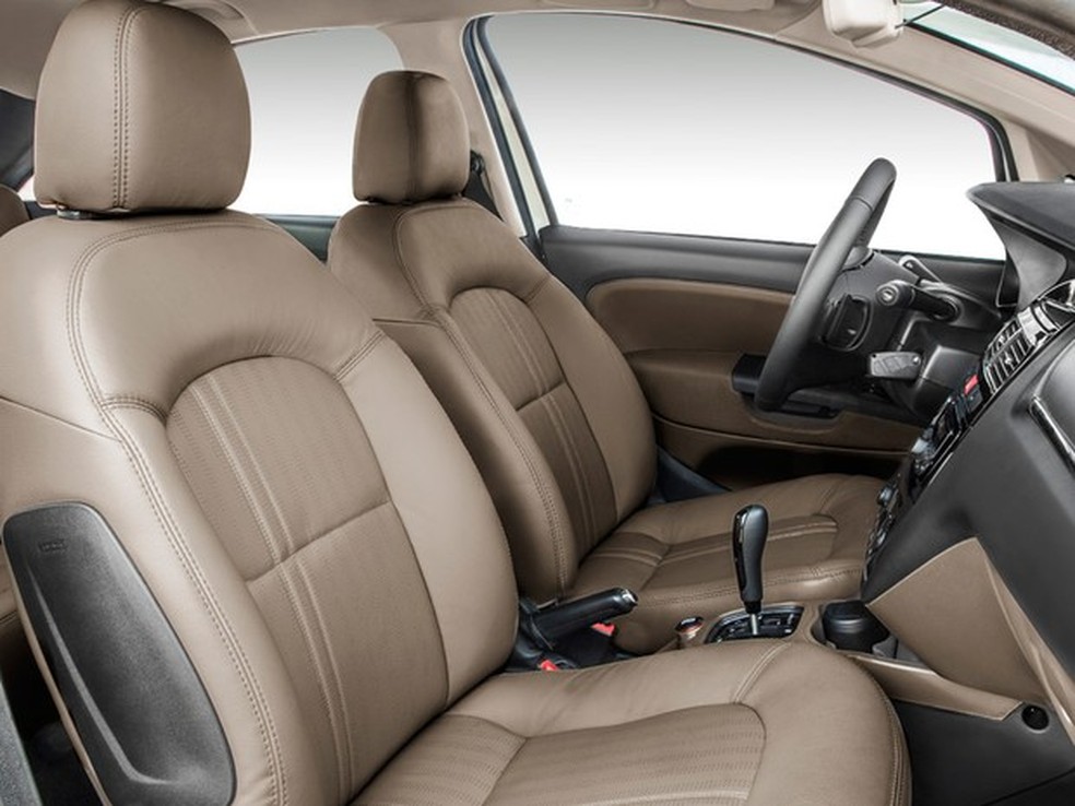 bancos de carro cor creme