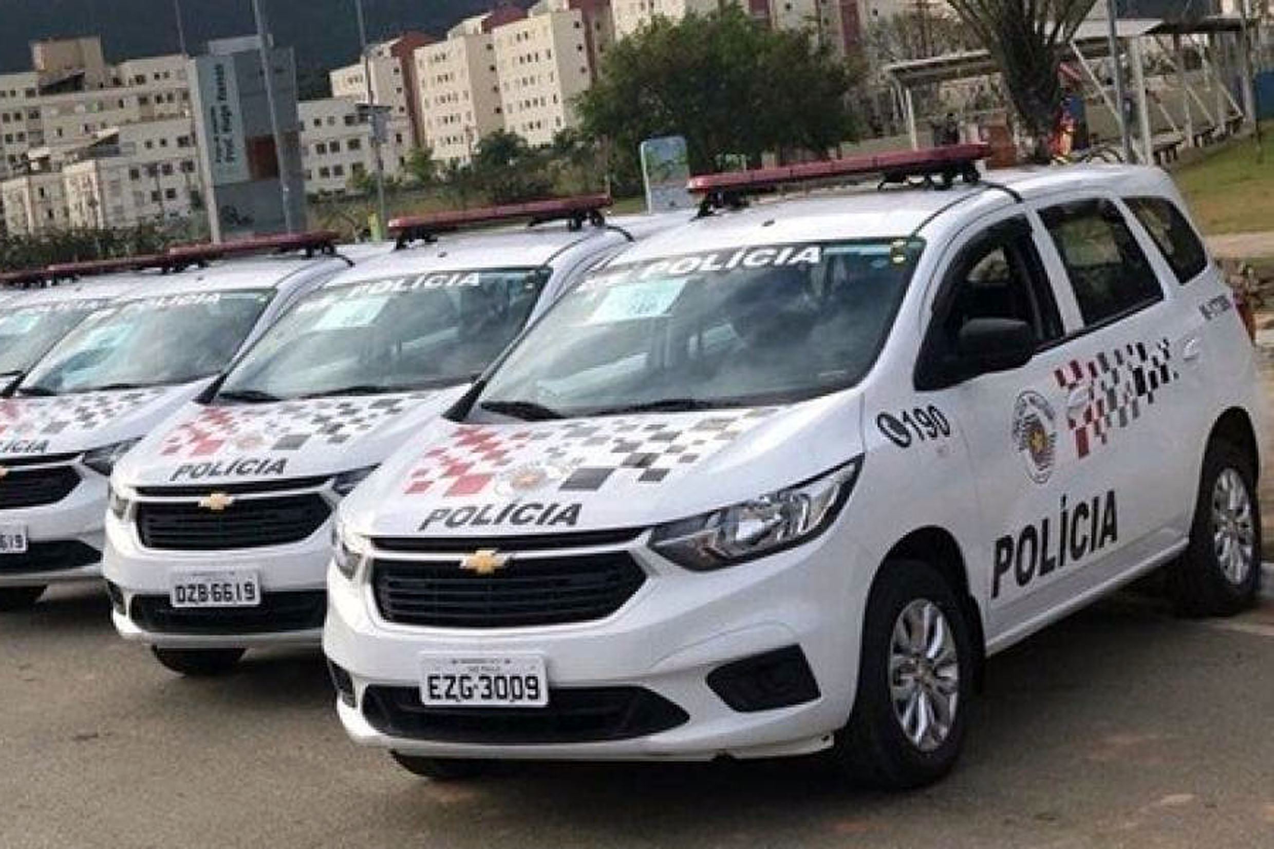Carros de polícia apreendidos