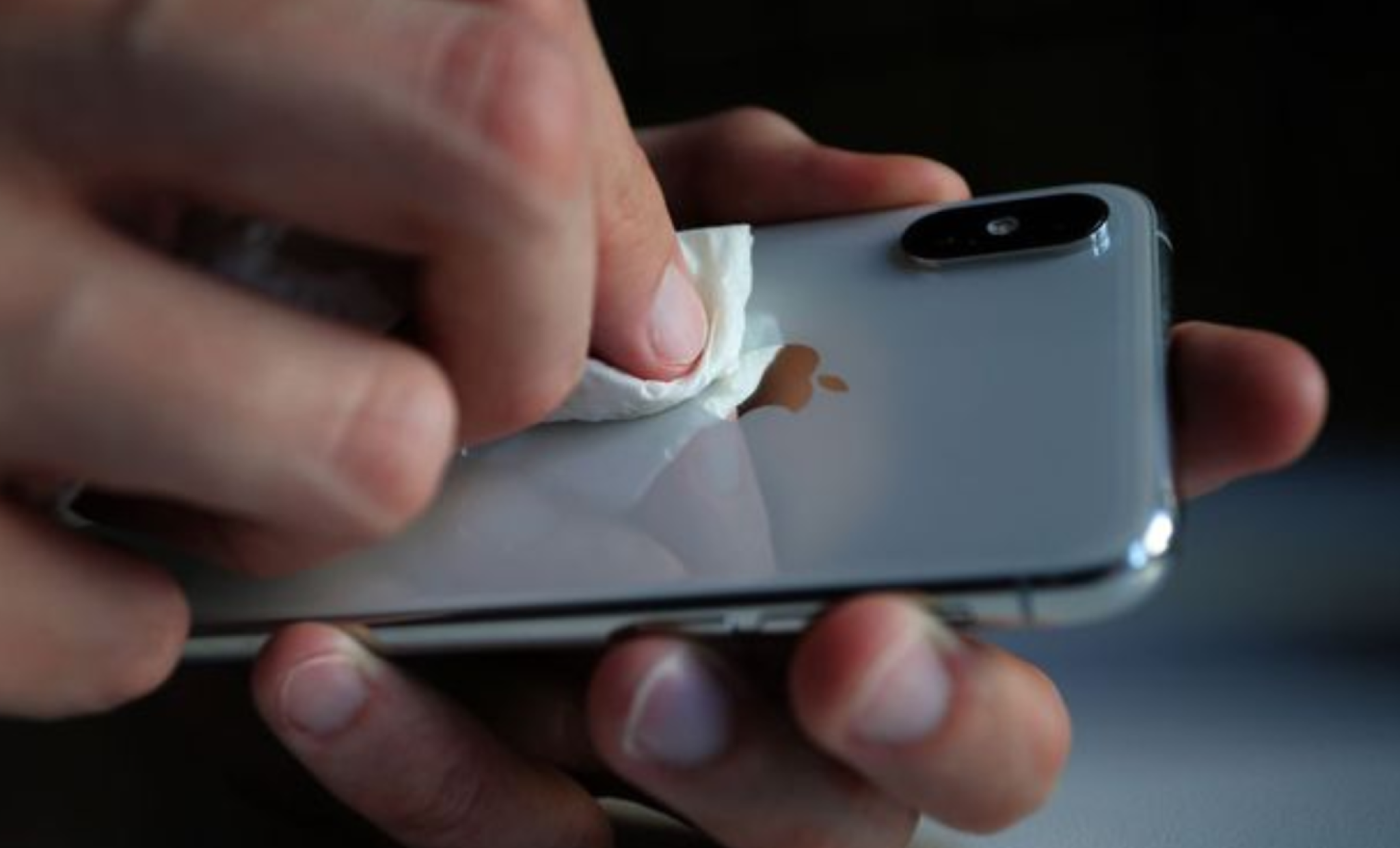 erros ao tentar limpar câmera celular por dentro