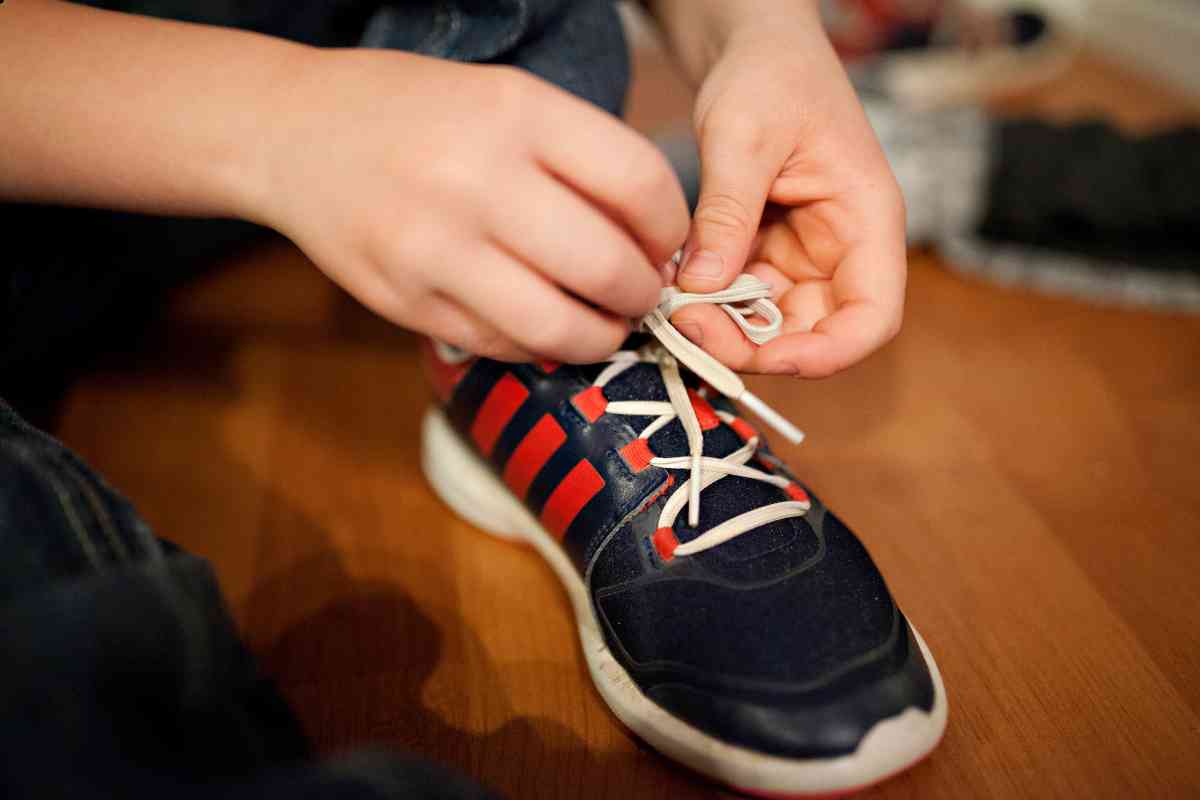 Cadarços Soltos! Aprenda o Nó de Corredor e Corra sem Preocupações.
3. Guia Completo: Como Fazer o Nó de Corredor e Outras Dicas de Amarração.
4. Estabilidade e Segurança: A Importância do Último Furo do seu Tênis de Corrida.
5. Erros Comuns ao Amarrar Tênis de Corrida (e Como Evitá-los com o Nó de Corredor).