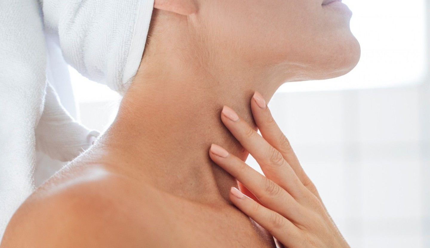 Rotina de Skincare para Pescoço e Colo: O Guia Completo