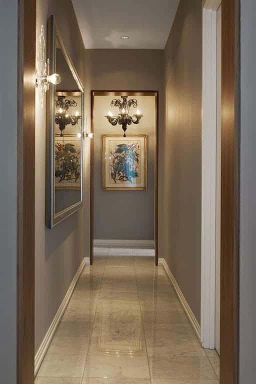 como usar espelhos para alargar corredor estreito