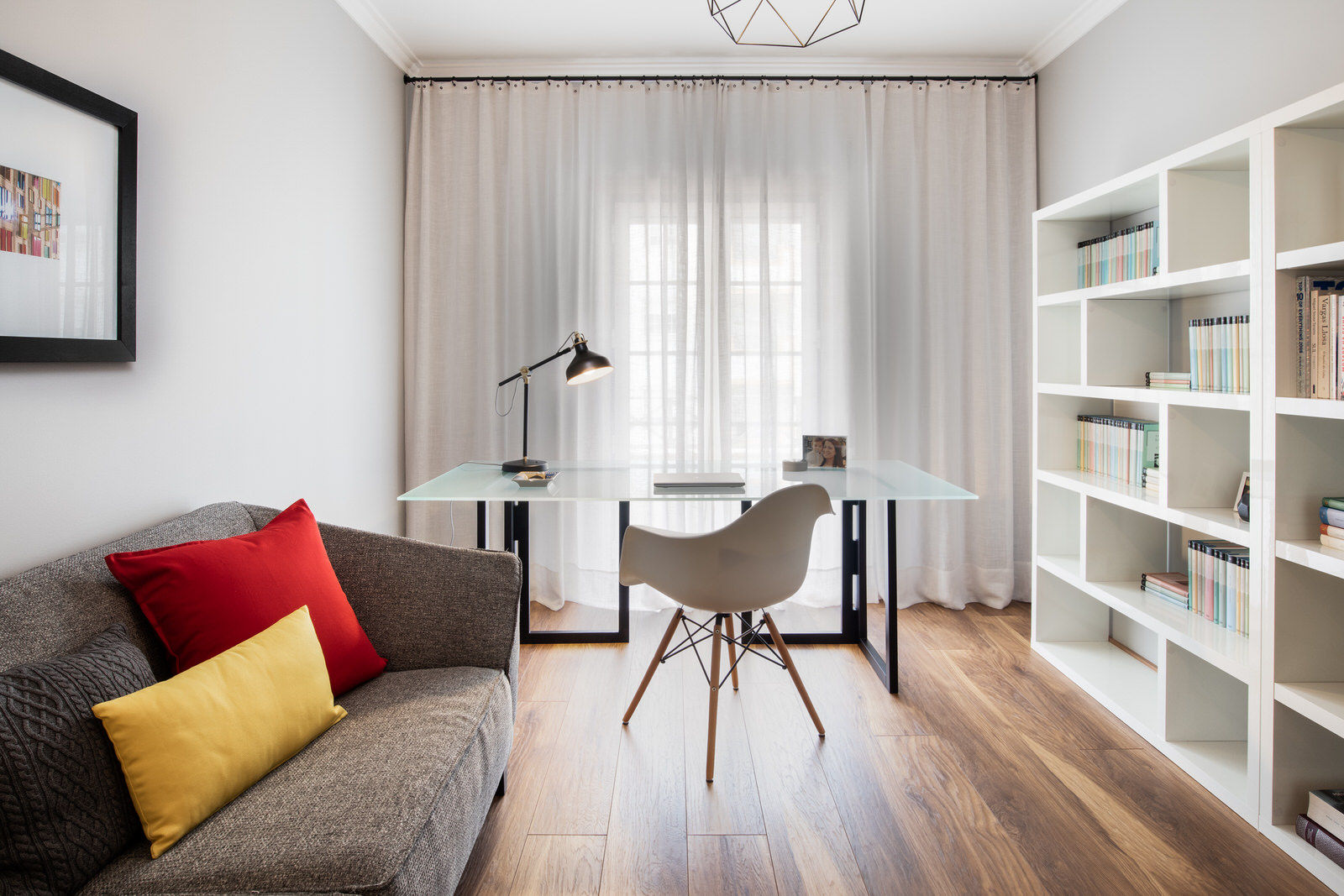 como decorar estante de livros de forma harmônica