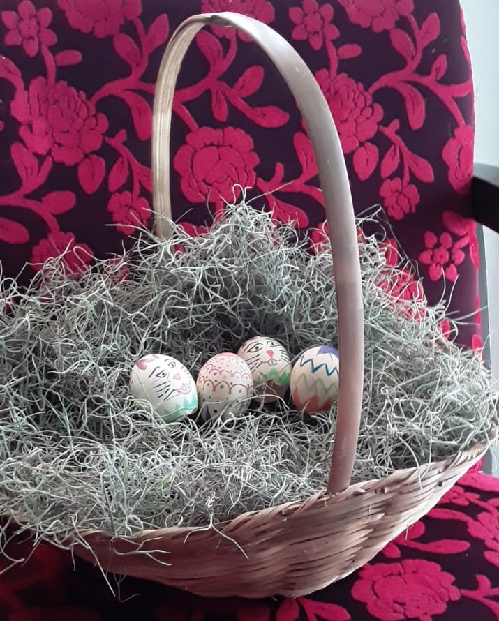 Transforme Ovos em Personagens Divertidos de Páscoa