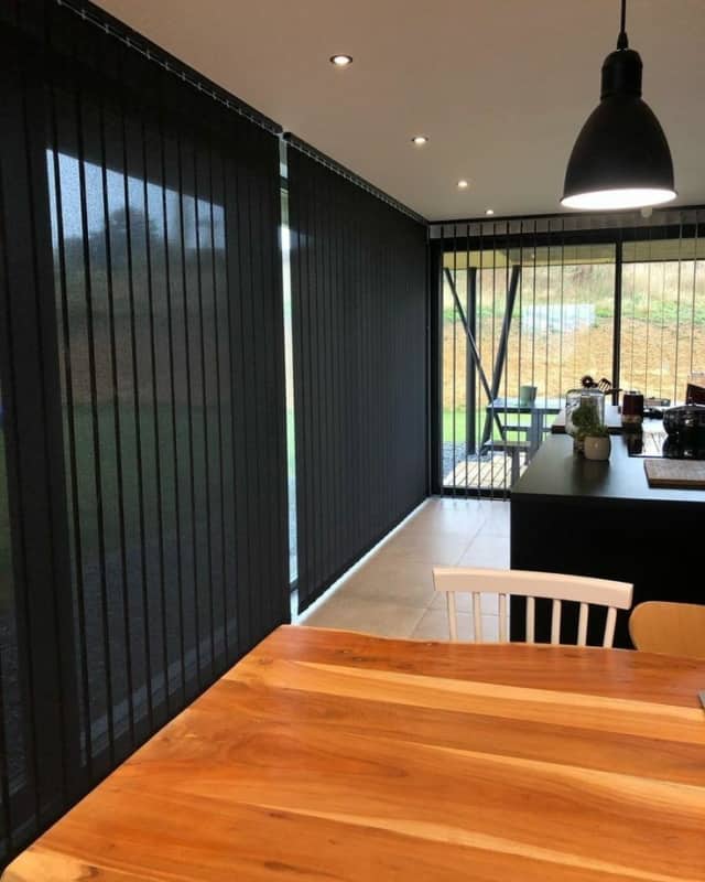 persiana vertical blackout para sala
