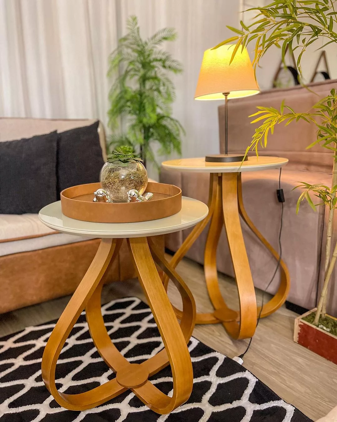 Guia completo: Como combinar a mesa de canto com seu sofá