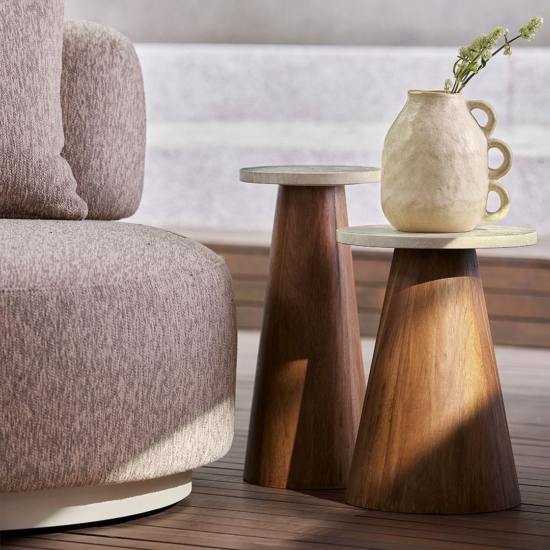 Guia completo: Como combinar a mesa de canto com seu sofá