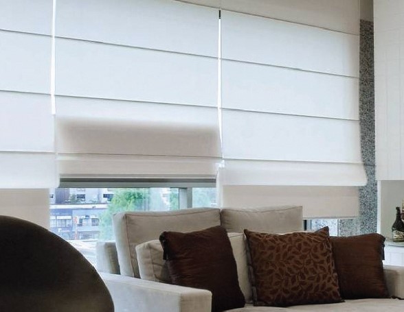 como escolher a melhor persiana para quarto (rolô ou romana)