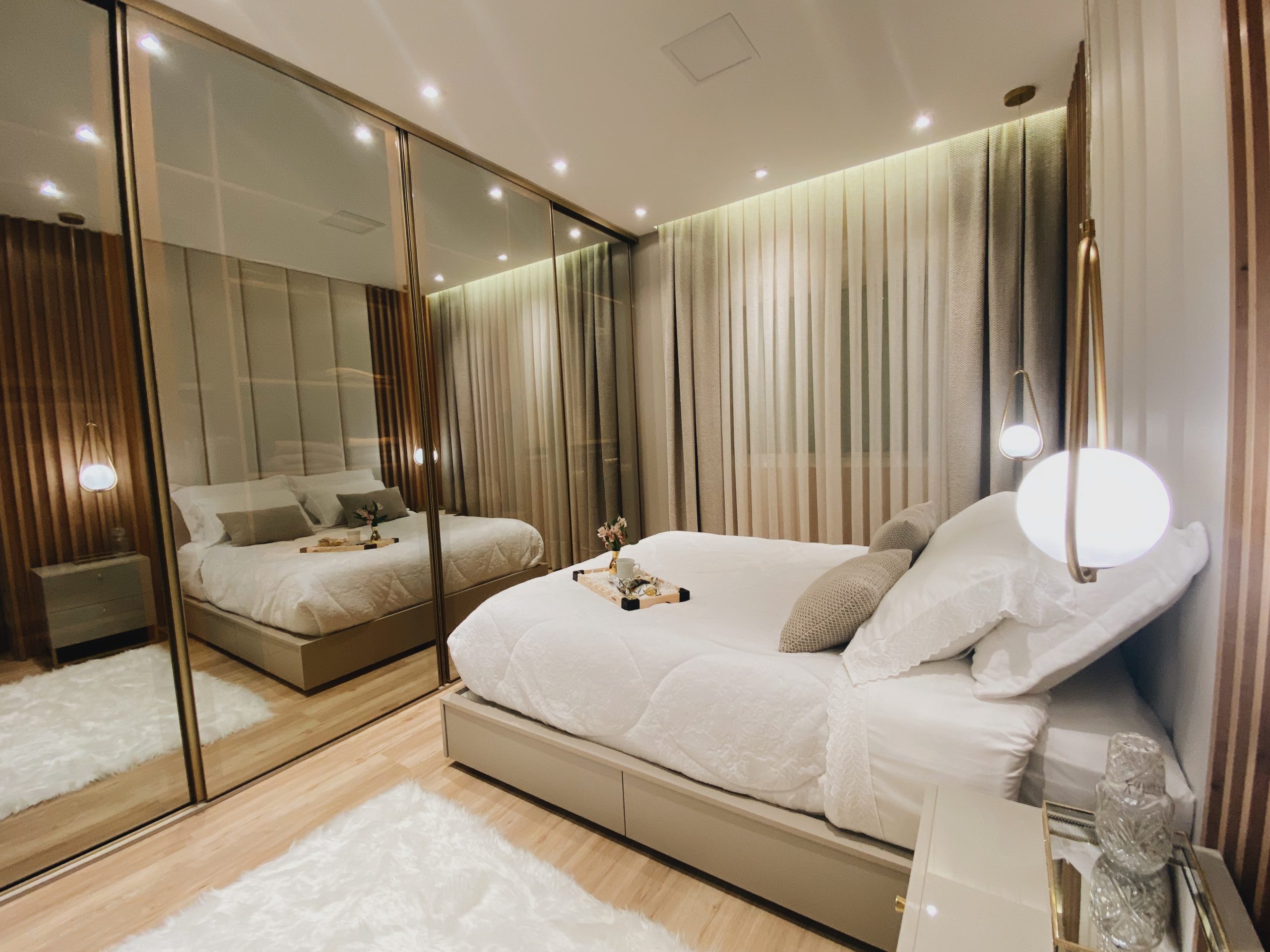 como escolher a melhor persiana para quarto (rolô ou romana)