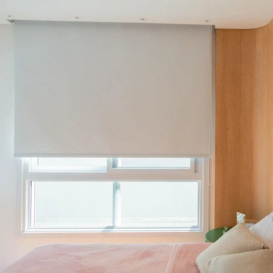 como escolher a melhor persiana para quarto (rolô ou romana)