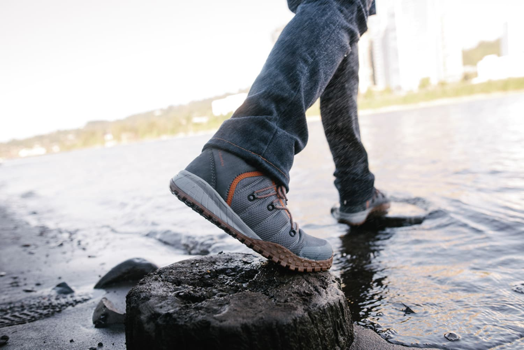 Os 5 melhores tênis com amortecimento para longas caminhadas em cidades turísticas