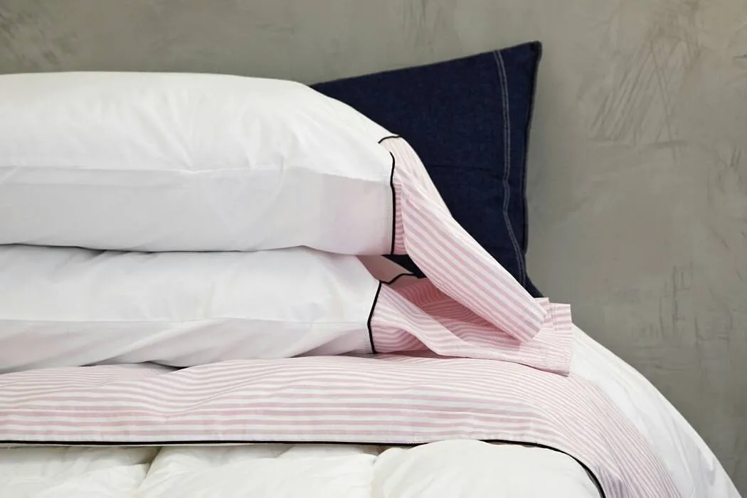 5 ideias de títulos:
1. Guia Completo: Como Escolher o Lençol Perfeito para o Seu Conforto
2. Desvendando a Contagem de Fios: O Segredo para Lençóis de Luxo
3. Algodão vs. Linho: Qual Fibra Natural é Ideal para Sua Roupa de Cama?
4. Fibras Naturais vs. Sintéticas: Entenda as Diferenças e Faça a Melhor Escolha
5. O Toque Ideal: Explorando as Sensações dos Diferentes Tecidos de Lençol