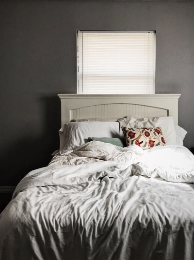 Como revestir cabeceira de cama com tecido