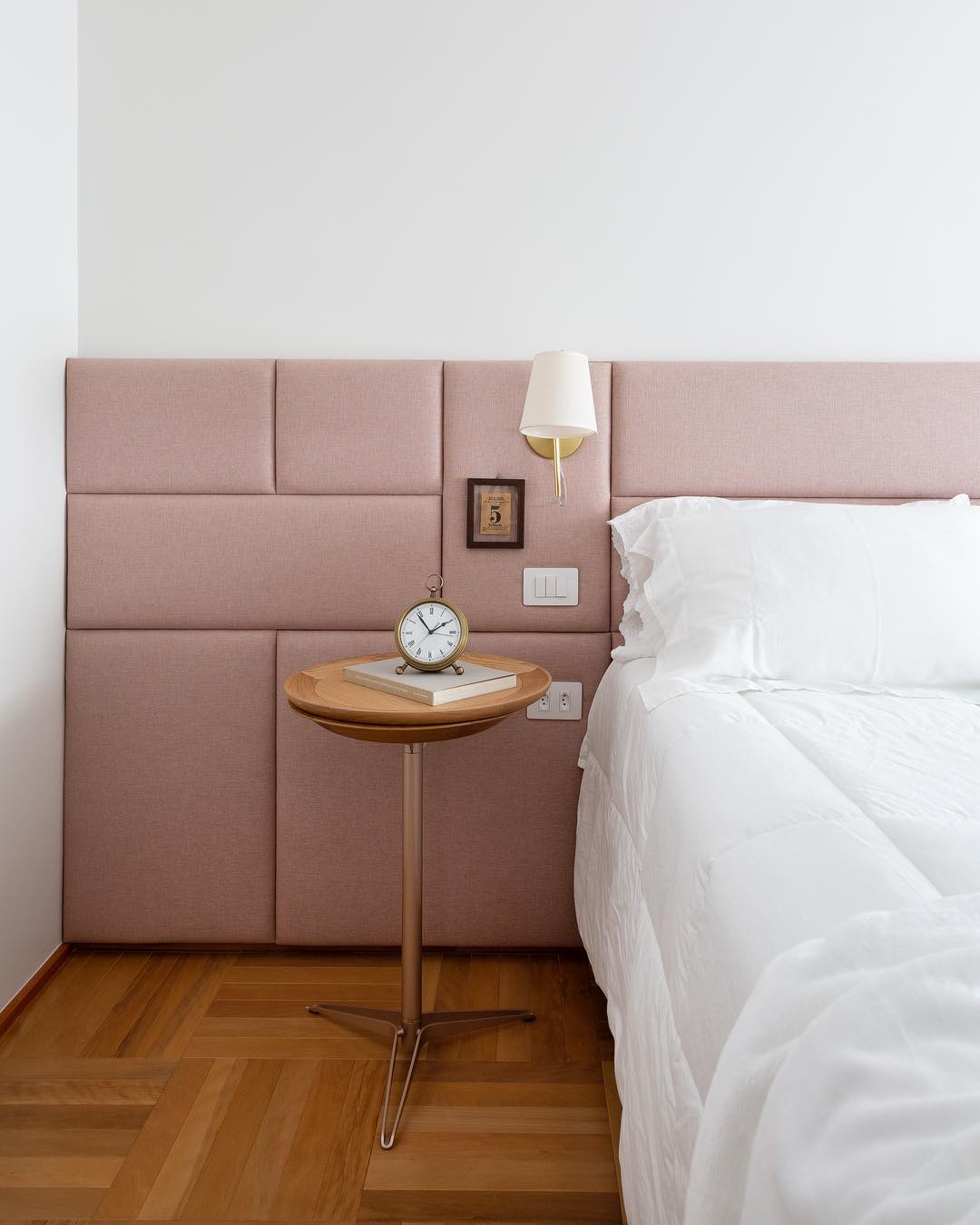 Cabeceira estofada com MDF e espuma