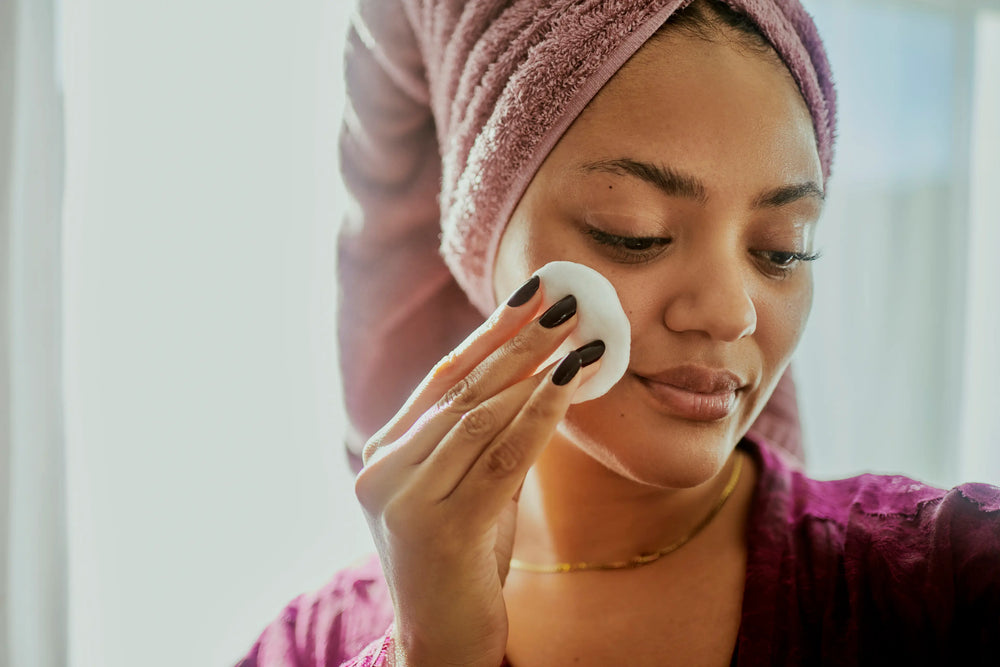 Limpeza de Pele Caseira vs. Profissional: Qual a Diferença e Quando Fazer Cada Uma?
