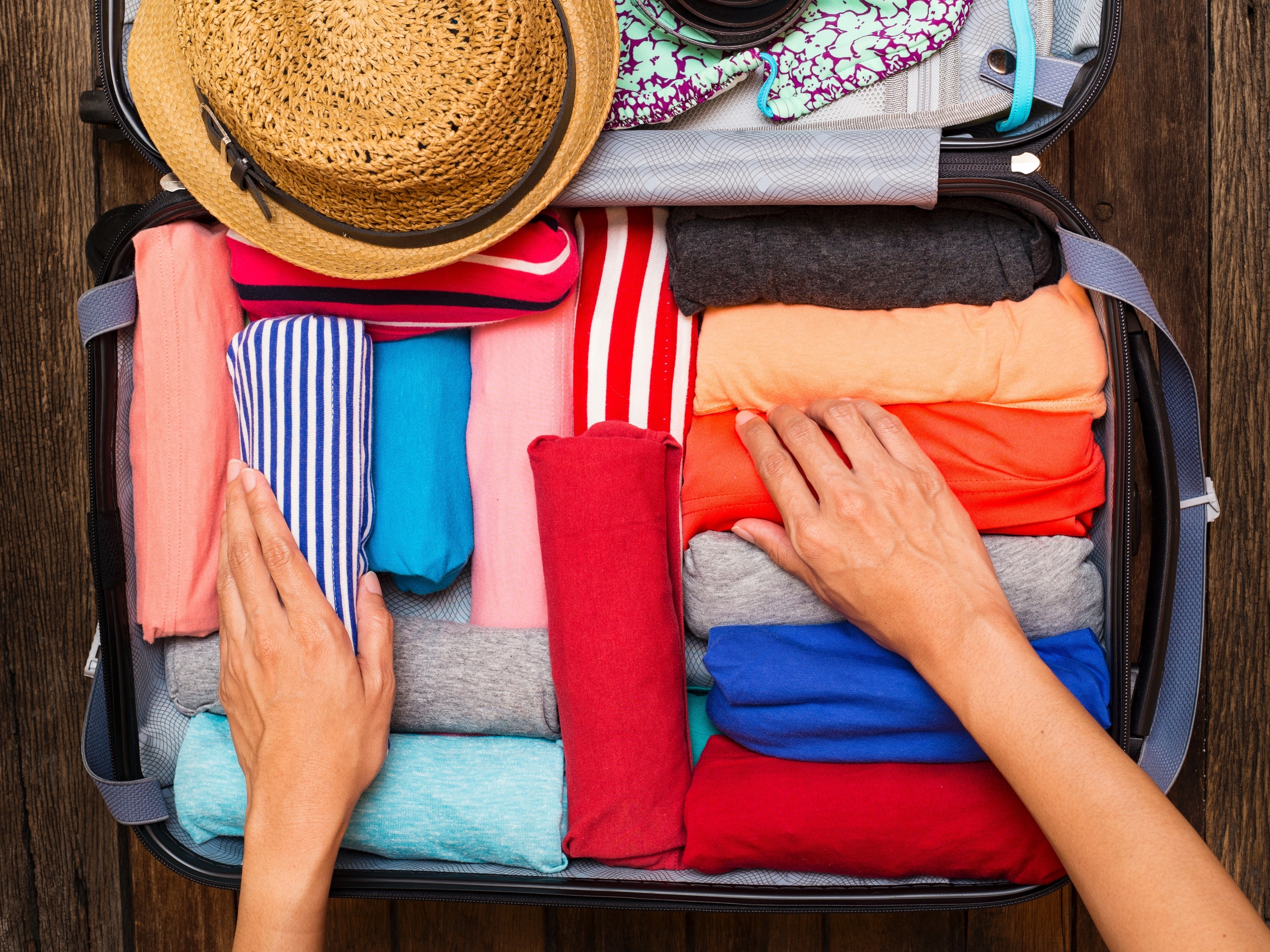 Acessórios de praia que vão além da funcionalidade: estilo e praticidade