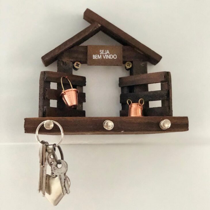 como fazer porta-chaves de madeira rústico