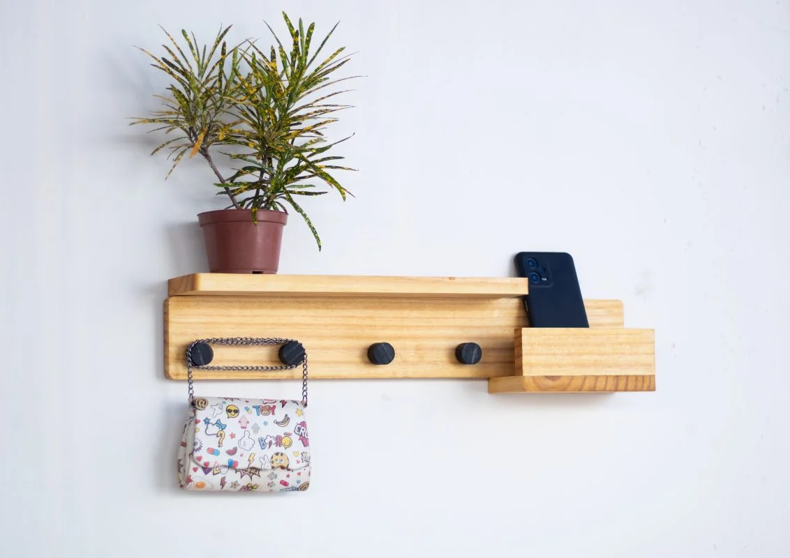 5 ideias de títulos:
1. Porta-Chaves Rústico de Madeira: Guia Completo DIY
2. Transforme Madeira Reciclada em um Porta-Chaves Charmoso
3. Ideias Criativas para um Porta-Chaves de Madeira Personalizado
4. Passo a Passo: Como Fazer um Porta-Chaves de Pallet Durável
5. Acabamentos e Dicas para seu Porta-Chaves de Madeira Rústico