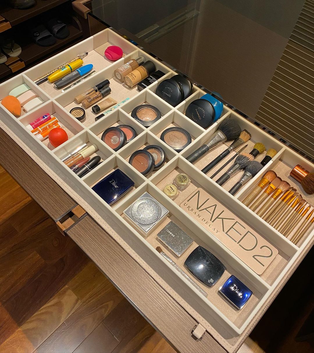 erros comuns ao fazer organizador de maquiagem acrílico