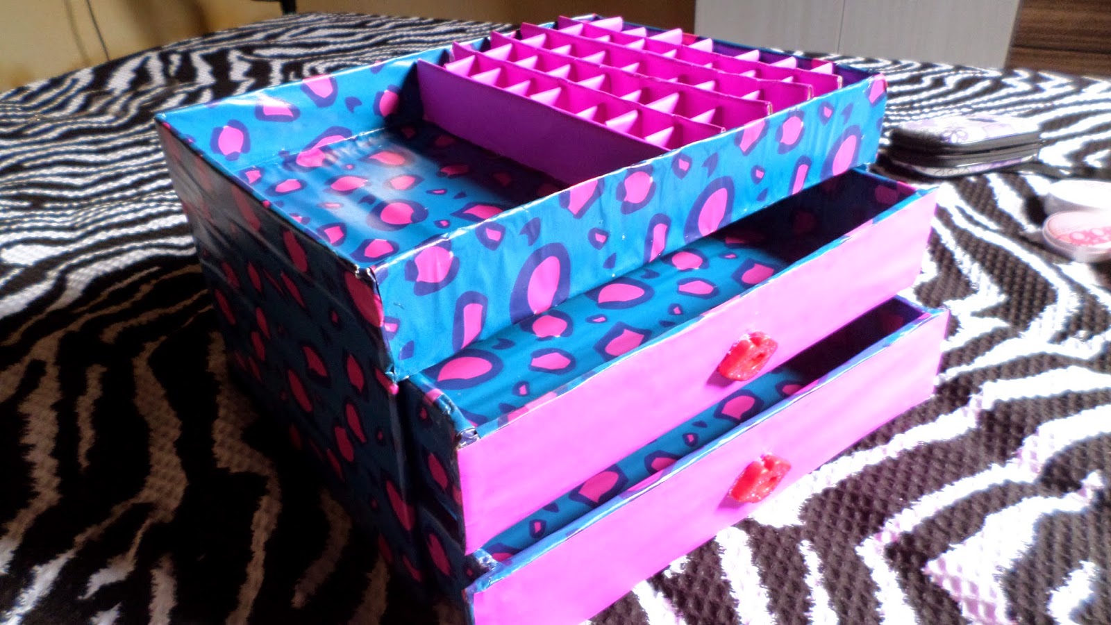 como fazer um organizador de maquiagem DIY